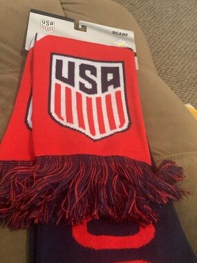 USA Soccer Red & Navy Knit Scarf with Crest